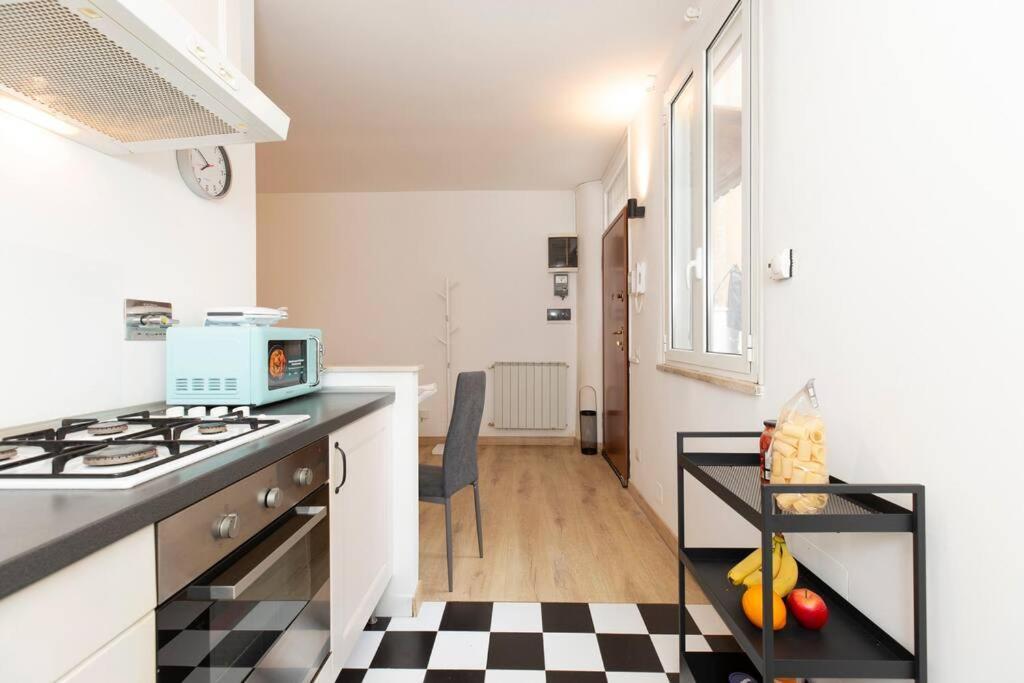 With Terrace 15 Min To Vatican & Trastevere Apartment *